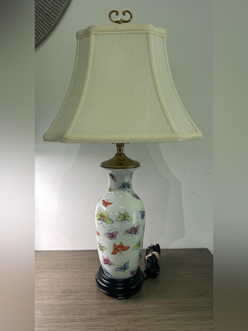 VTG Porcelain Lamp Chinese Famille Rose Butterfly Lamp 21” With Shade